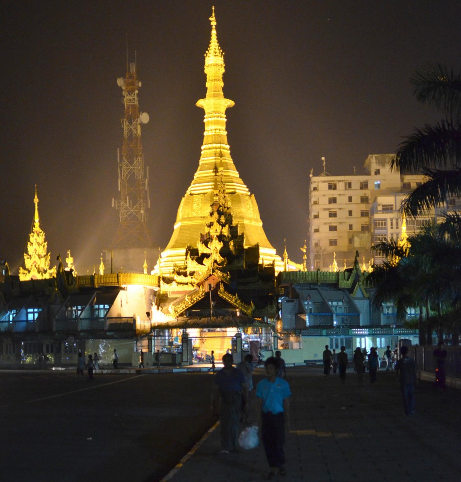 Sule pagoda by night