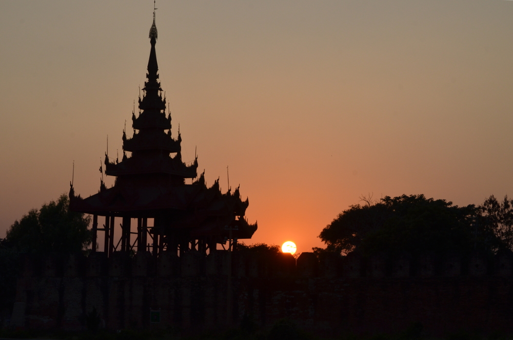 Mandalay palace is found behind a large square wall - 2,2 km on each side
