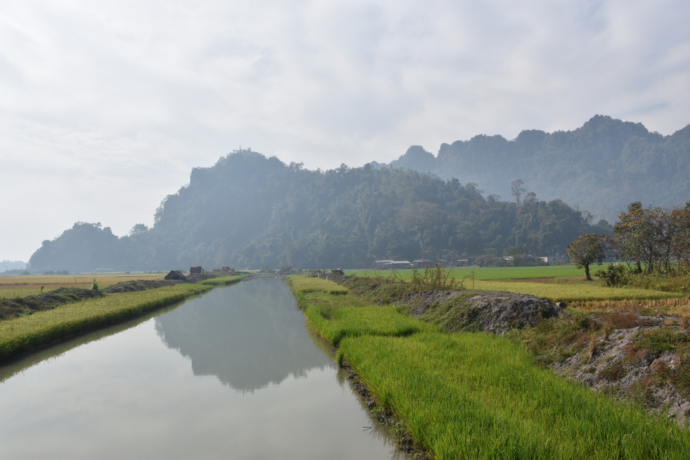 The view from the bridge is quite lovely. The mist remains eventhough its in the middel of the day