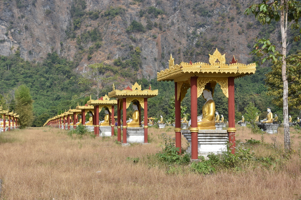 1121 Buddha statues surroung the temple at the foot of Zwe Ka Pin